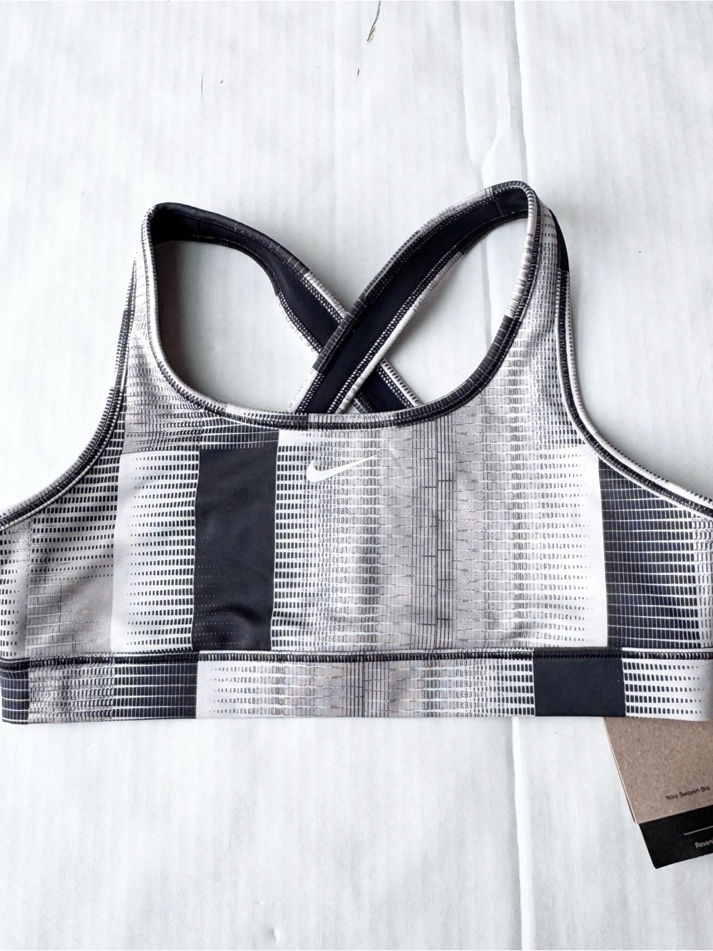 Nike Pro Girls New Dri-FIT Reversible Sports Bra Size XL 13-15Y
NWT - Picture 7 of 16